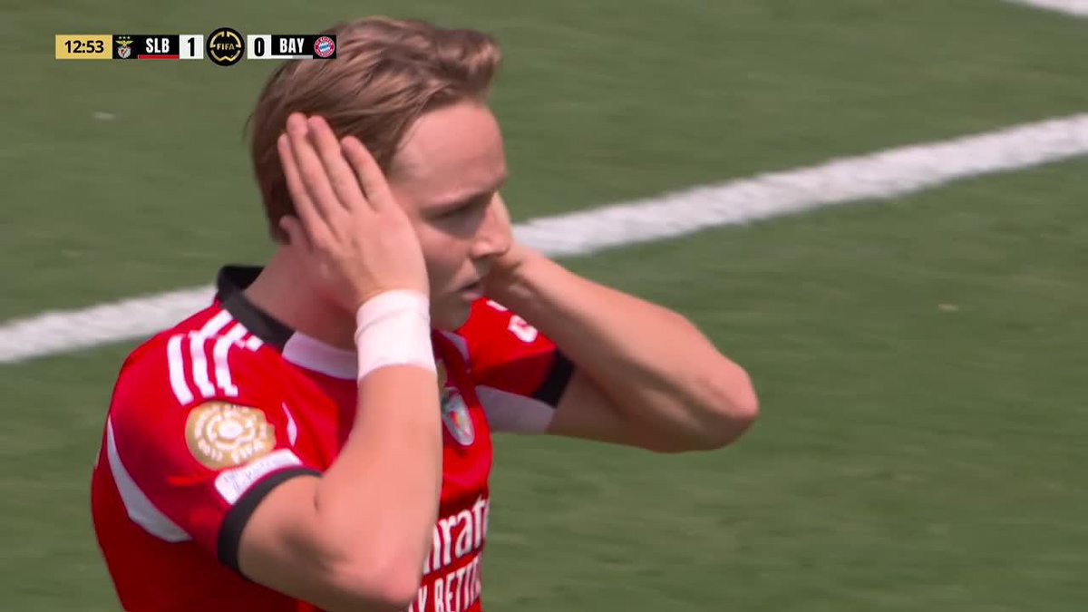 INVESTIGUEN A NEUER, SE DEJA HACER EL GOL.