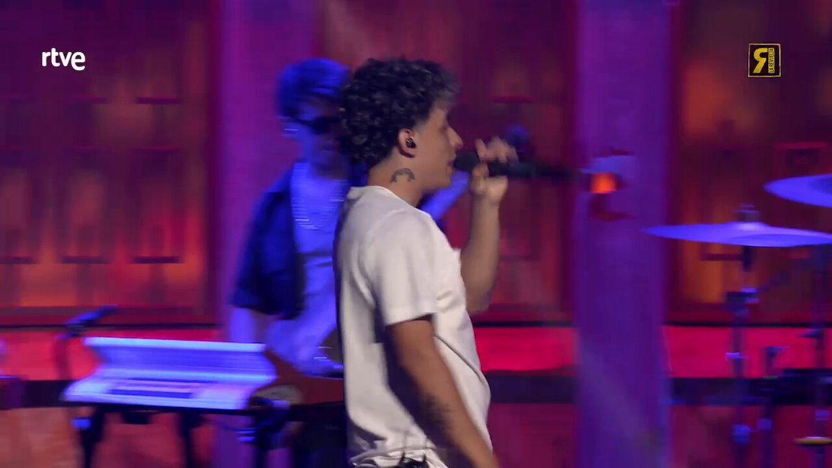 ⚡TR1 ⛈ canta la cabecera del programa Llevamos 149 prgramas escuchando NO CAP pero nunca EN DIRECTO. Millones de gracias por dejarnos usarla para abrir cada noche esta mierda de programa 🙏🏻#LaRevuelta
