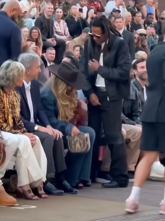 Beyoncé and JAY-Z sitting next to Bradley Cooper at the LV Men’s fashion show in Paris.