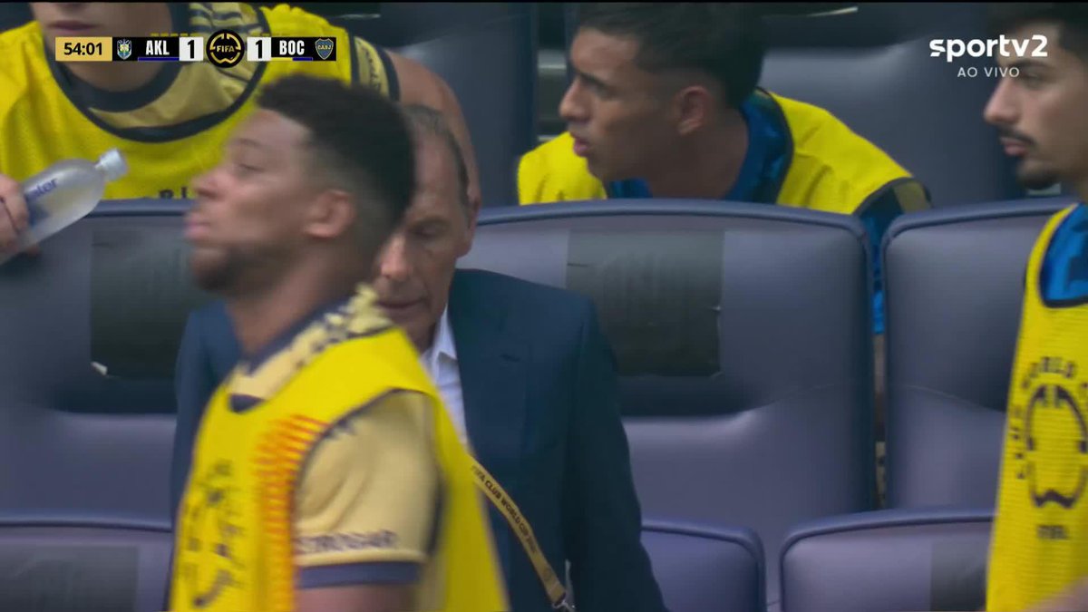 JOGO PARALISADO! A partida entre Boca Juniors e Auckland City está paralisada por causa de condições climáticas!