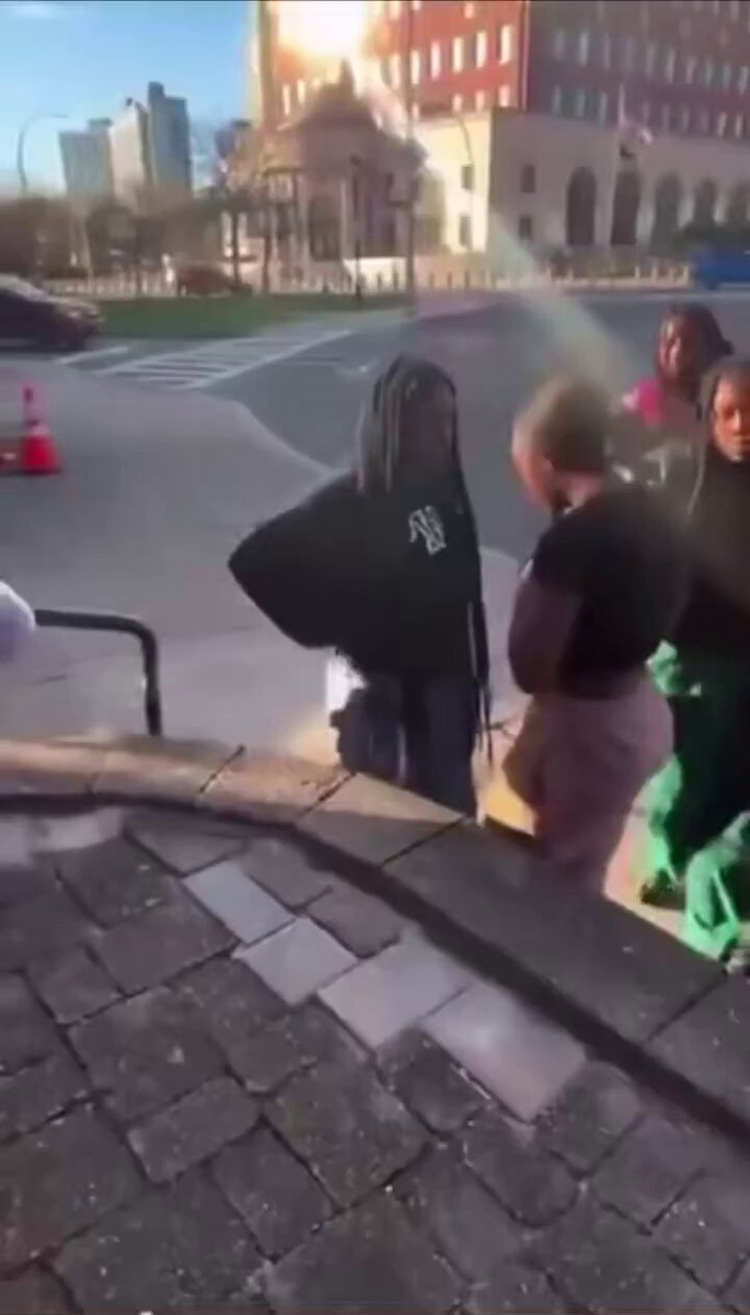 You don't know who I am!! #StreetFight #FightClub #MMA #Boxing #CombatSports #FightScene #Brawl #Knockout #StreetBeef #Throwdown #fight #hoodvideos #hoodfighting #knockout #knockoutfights #fightsatschool #fightsvideos #StreetFights
