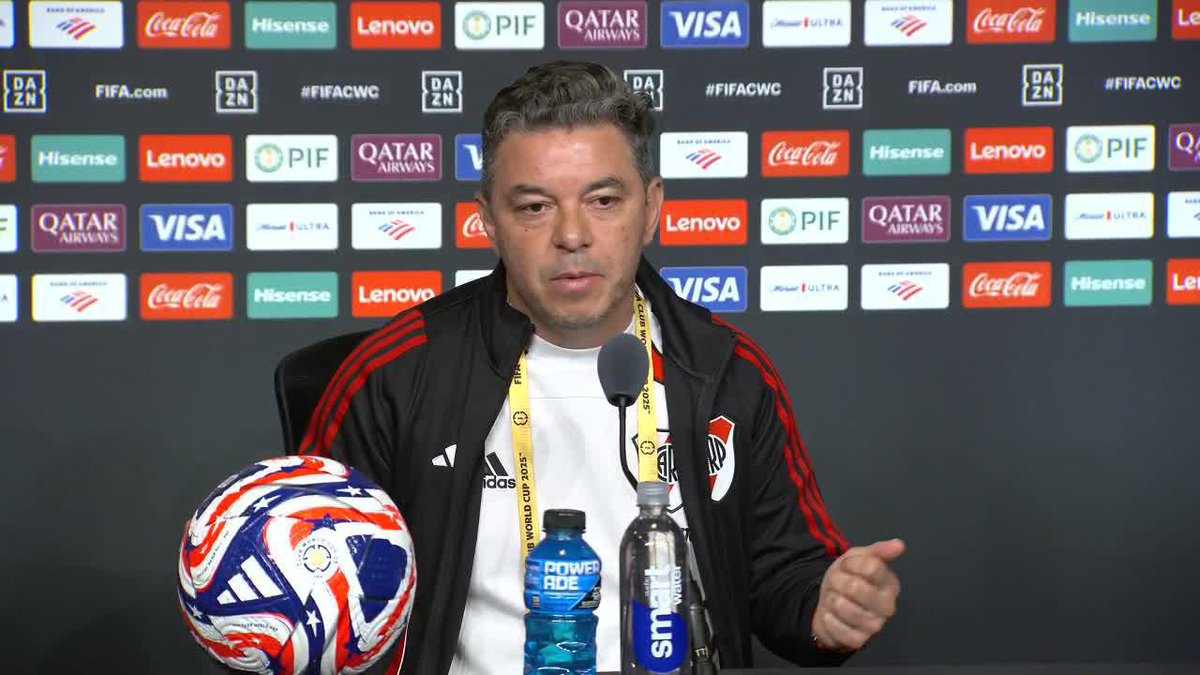 Gallardo: “Me emocionó mucho lo del hincha de River. Seattle y Los Ángeles están muy lejos y había más de 10 mil y 30 mil hinchas. Hay que sacarse el sombrero por lo que generan. La gente hace mucho esfuerzo, un gasto económico... dejan un montón de cosas”.
