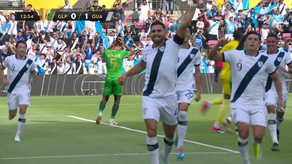 #VamosGuate | Así anotó José Pinto desde el punto penal para adelantar a la Azul y Blanco ⚽ 🇬🇵 Guadalupe 0-1 Guatemala 🇬🇹
