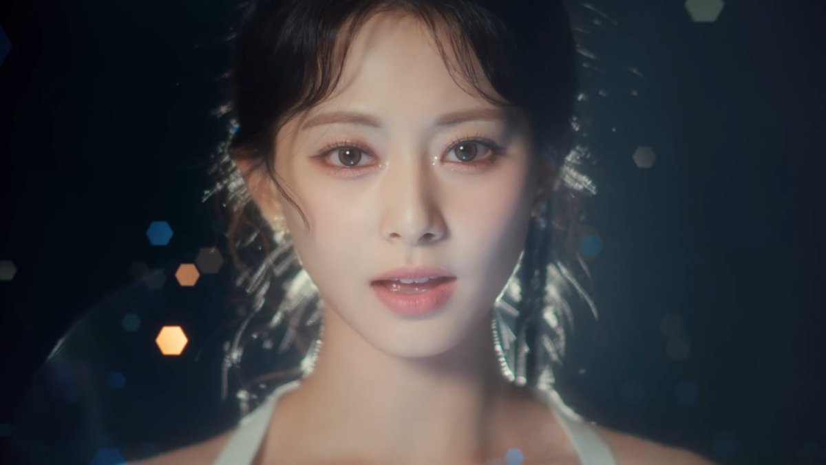 You can literally see the honmoon here like-