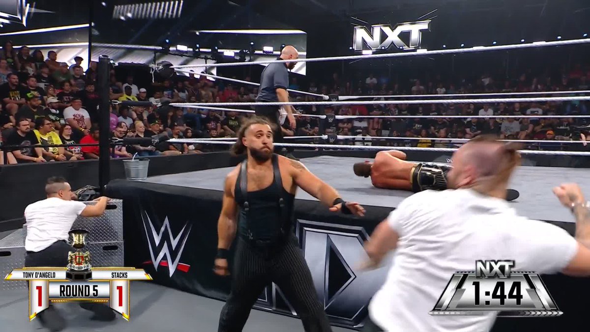 Not like this! 😡 dee accidentally hits Tony D’Angelo, and STACKS 💵 is the new Heritage Cup Champion! 🤯 #WWENXT