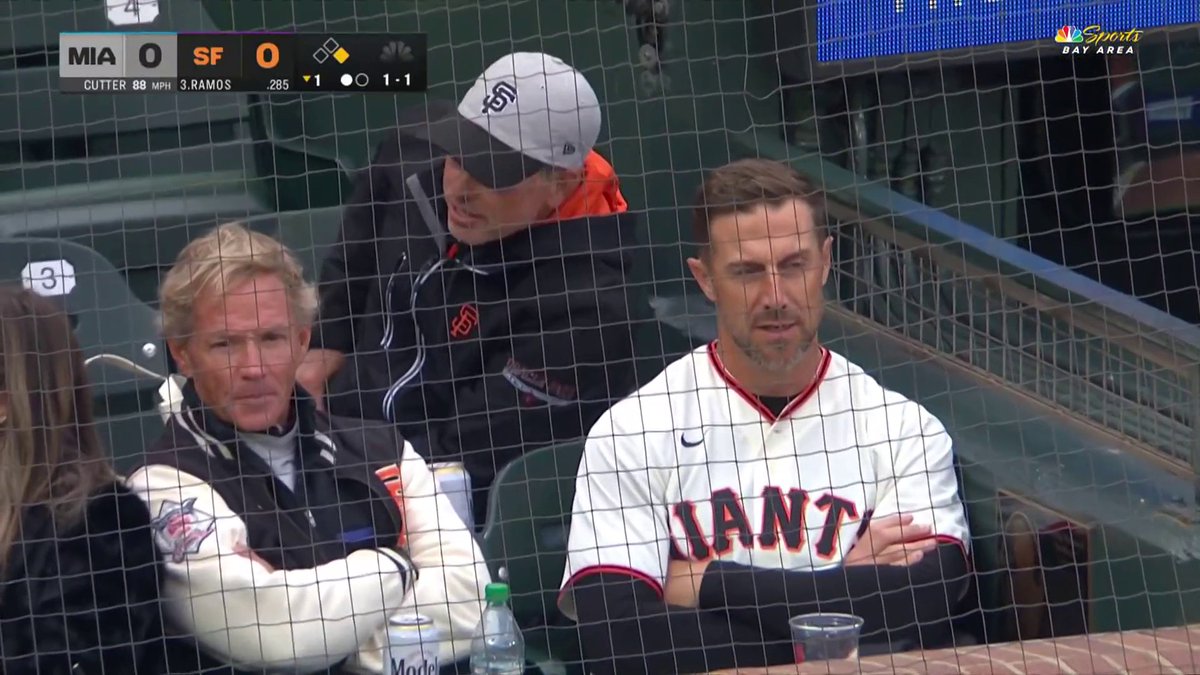 Former 49ers quarterback Alex Smith is at Oracle Park tonight 👋