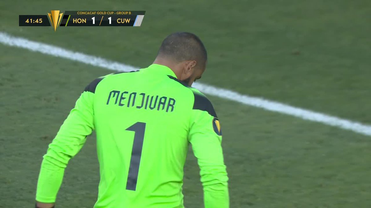 INCREIBLE😳 INEXPLICABLE EL GOL QUE ACABA DE REGALAR MENJIVAR PARA CURAÇAO❌🇭🇳 UN BLOOPER DE #COPAORO 🥴 📺 Disfruta toda la Concacaf #CopaOro2025 🏆 en #DisneyPlus