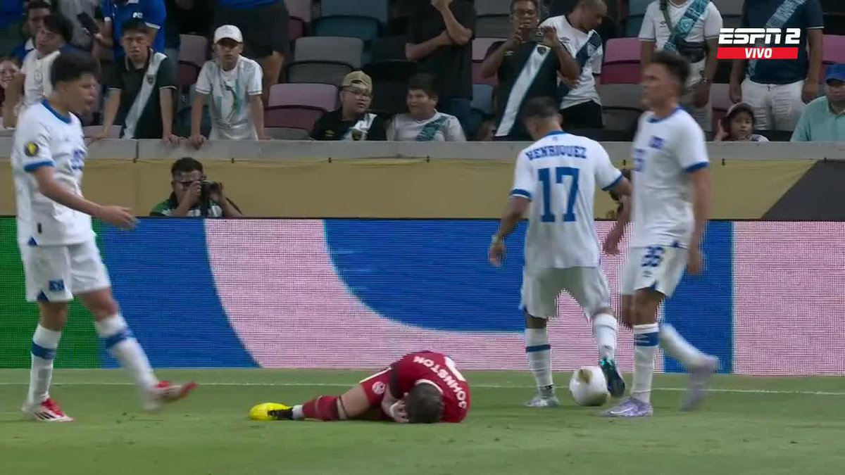 ¡EL SALVADOR SE QUEDA CON NUEVE! Jairo Henriquez agredió a un rival sin balón y el árbitro lo expulsó, los salvadoreños con dos jugadores menos. 📺 Disfruta toda la Concacaf #CopaOro2025 🏆 en #DisneyPlus