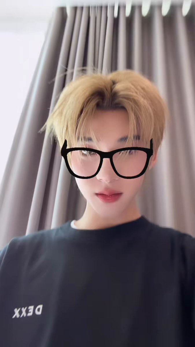 ทุกคนช่วยดูหน่อยครับพี่เจมส์เป็นอะไรคั้บ ?!?!? แล้วก็ฝากเพลง CLANG CLANG ด้วยนะคั้บ DEXX 1ST DEBUT #CLANGCLANG_DEXX