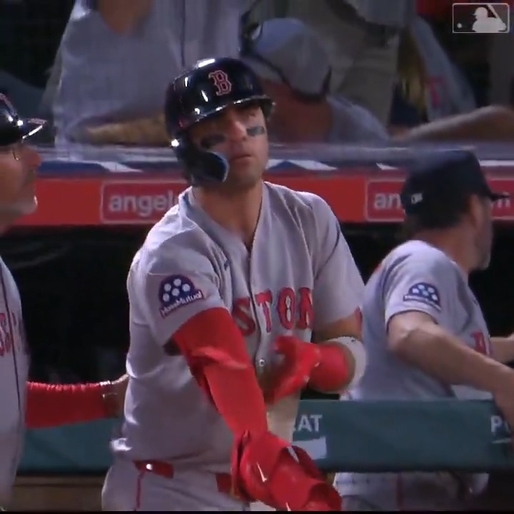 Mayer's 3rd hit of the night is a big one!