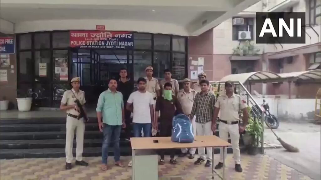 🚨ब्रेकिंग न्यूज दिल्ली के ज्योति नगर इलाके में नेहा को जिहादी तौफीक ने पांचवीं मंजिल से फेंक दिया, अस्पताल में लड़की की मौत हो गई थी । आज तौफीक को दिल्ली पुलिस ने पकड़ लिया है अगर दिल्ली की जगह यूपी होता तो ये सीधा जन्नत में होता।