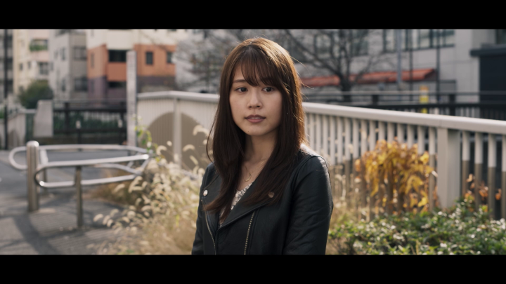 バイト先のレコードショップで出会った瑠璃（有村架純）と、運命的な再会を果たした三角（目黒蓮）。 二度とないこのチャンス。勇気を振り絞り、また会いたいと伝えるのだが…。 三角だけじゃなく、瑠璃もお礼を持ち歩いてたなんて。この再会は必然？ #月の満ち欠け #PhasesoftheMoon