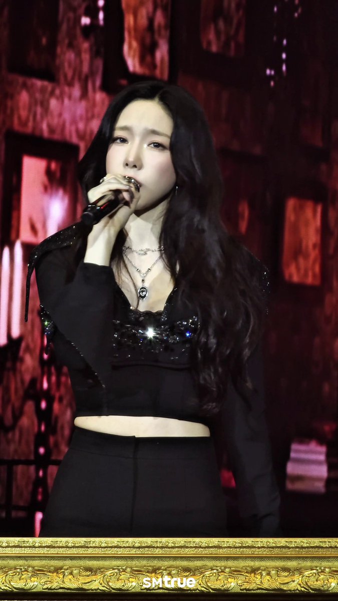 my baby 🥚 my honey 🍯 my daisy 🌼 my only 💗 ไม่ว่าจะเรียกแบบไหนก็ไพเราะทุกโทนเสียง~🎤🎶🎵🎼 👑 TAEYEON 👑 พาย้อนกลับไปยังกรอบแห่งความทรงจำที่ทุกคนคิดถึงด้วยบทเพลง ‘What Do I Call You’ 🖼️ #TAEYEON #태연 TAEYEON Official #GirlsGeneration #소녀시대 Girls' Generation #TAEYEON_TheTENSE #TheTENSE #BANGKOK #TAEYEON_TheTENSE_in_BANGKOK #SMTrue