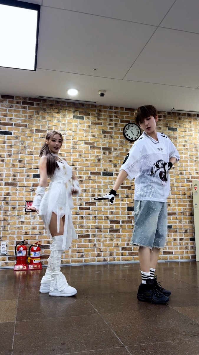 #ARTMS #진솔 선배님은 특별해 이미 - ⭐ #동현 #Donghyeon #아르테미스 #JinSoul #KickFlip #킥플립 #Kick_Out_Flip_Now #Electricity Official ARTMS