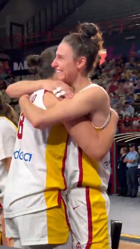La emoción de ALBA TORRENS 🥹 #EuroBasketWomen