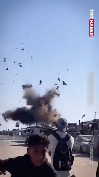 İşgalci İsrail, Han Yunus'ta deniz kurtarma ekiplerinin bulunduğu gözetleme kulesini bombaladı. 📍Gazze