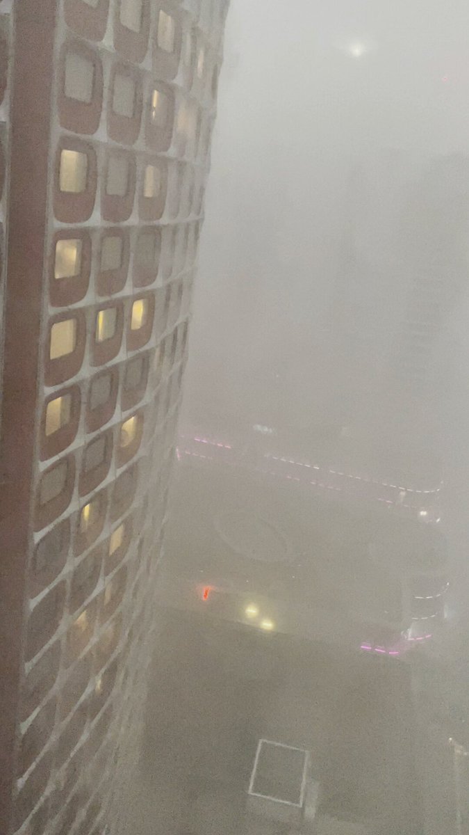 ⚠️⚠️⚠️Un #orage d'une grande violence s'est d'un seul coup abattu dans les quartiers ouest de #Paris ! Vidéo ➡️ Le vent a atteint 112 km/h à la Tour Eiffel, 98 km/h à Villacoublay (78) et 87 km/h à Paris-Montsouris
