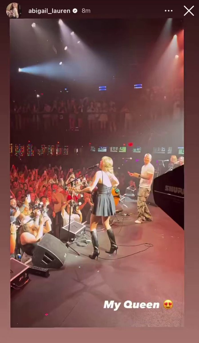 📽️| How special to have your day one cheering you on in the city where it all began🥲 Abigail via Insta: "My Queen"