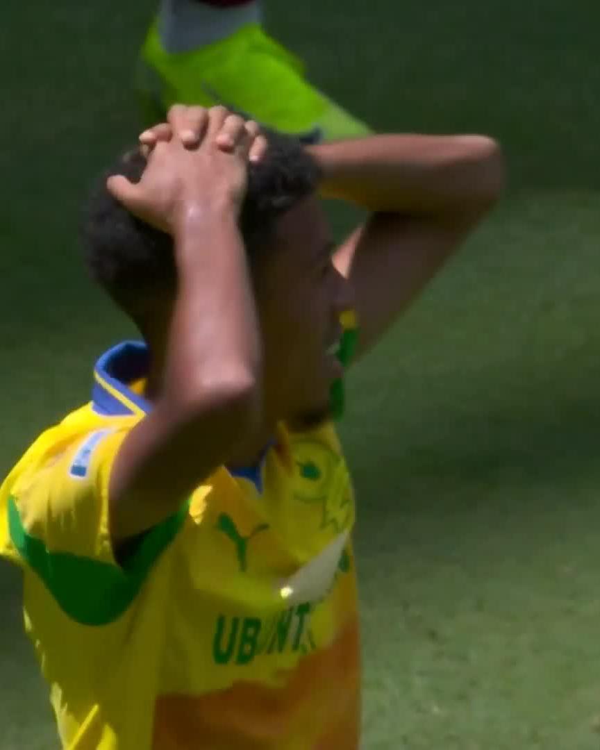 What a pass by Ribeiro, what a miss by Matthews… 🎥 SuperSport Football ⚽️