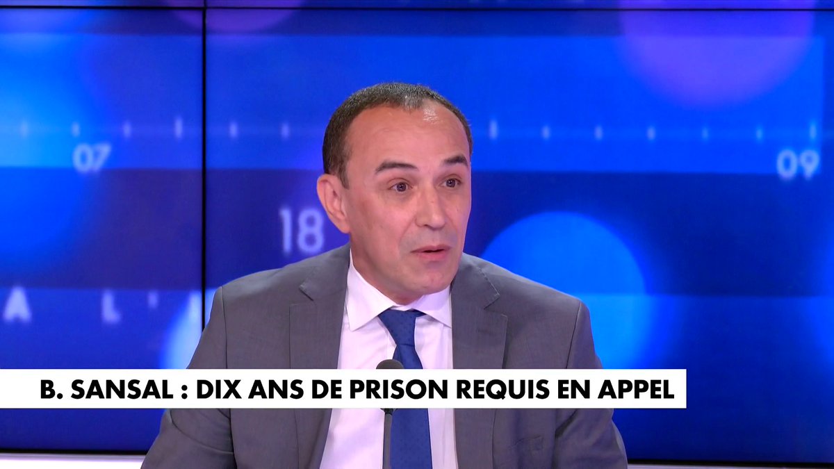 En parlant de l'Algérie et des musulmans Karim Maloum : "Leur ennemi c'est la France ils veulent nous détruire.." Qui nous zebbi ? Eh tu t'appelles Karim t'es ni français ni chrétien en plus tu sais même pas parler français. La ferme.
