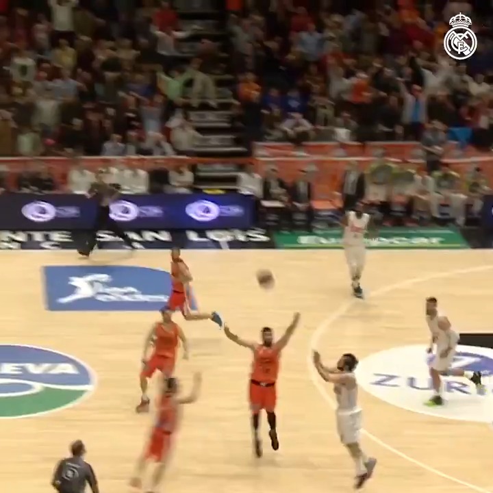 Es ciertamente poético que el último partido de la Fonteta sea con Llull levantando la ACB.