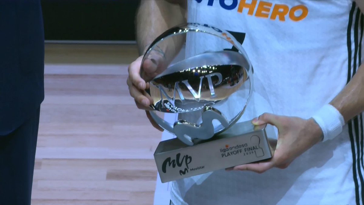 ✨ De manos de toda una LEYENDA como Pau Gasol... ¿Hay mejor manera de recibir el #MVPMovistar de la final del #PlayoffLigaEndesa, FACU CAMPAZZO? ⭐️ Facu Campazzo Movistar España 👏