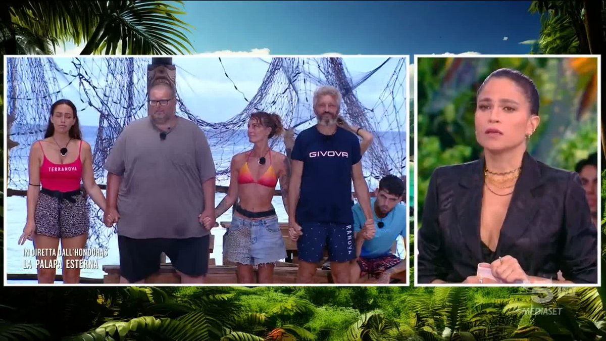 Teresanna è la prima a salvarsi al Televoto Flash. #Isola
