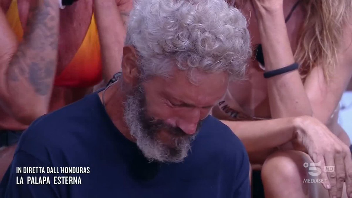 "Sono felice di aver incontrato persone speciali" Le parole di Mario dopo aver perso il Televoto Flash. #Isola