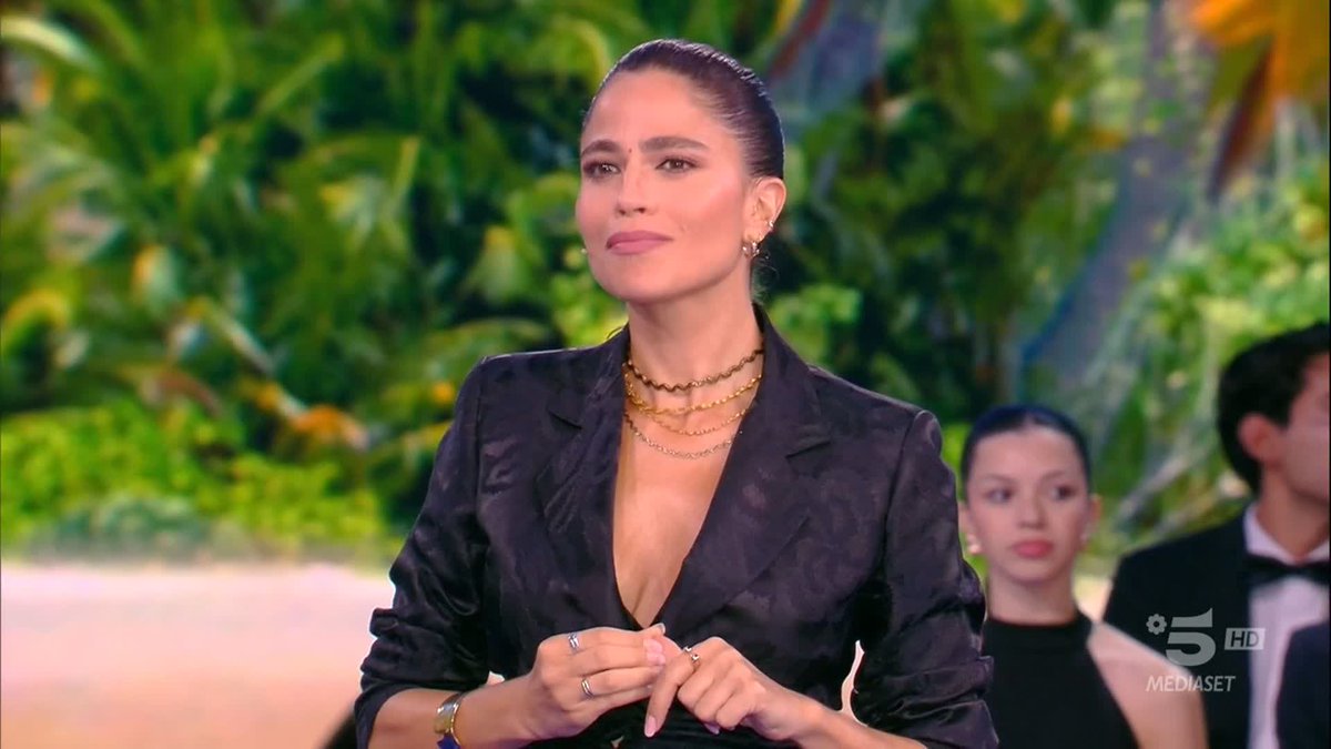 Mario torna dai compagni e viene accolto con caloroso affetto ❤️ #Isola