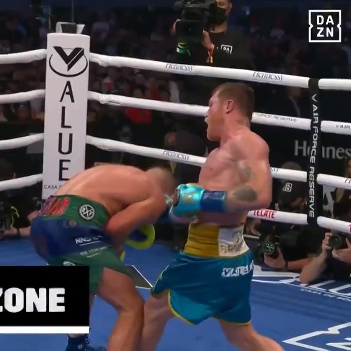 Last time Canelo was in a Football Stadium. 👀👀 #BOXINGnBBQ #Boxing
