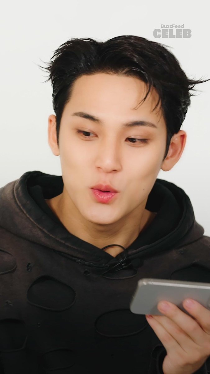 he's so babygirl 🙈💕 Watch SEVENTEEN (세븐틴(SEVENTEEN)) read thirst tweets here: #seventeen #carat #thirsttweets