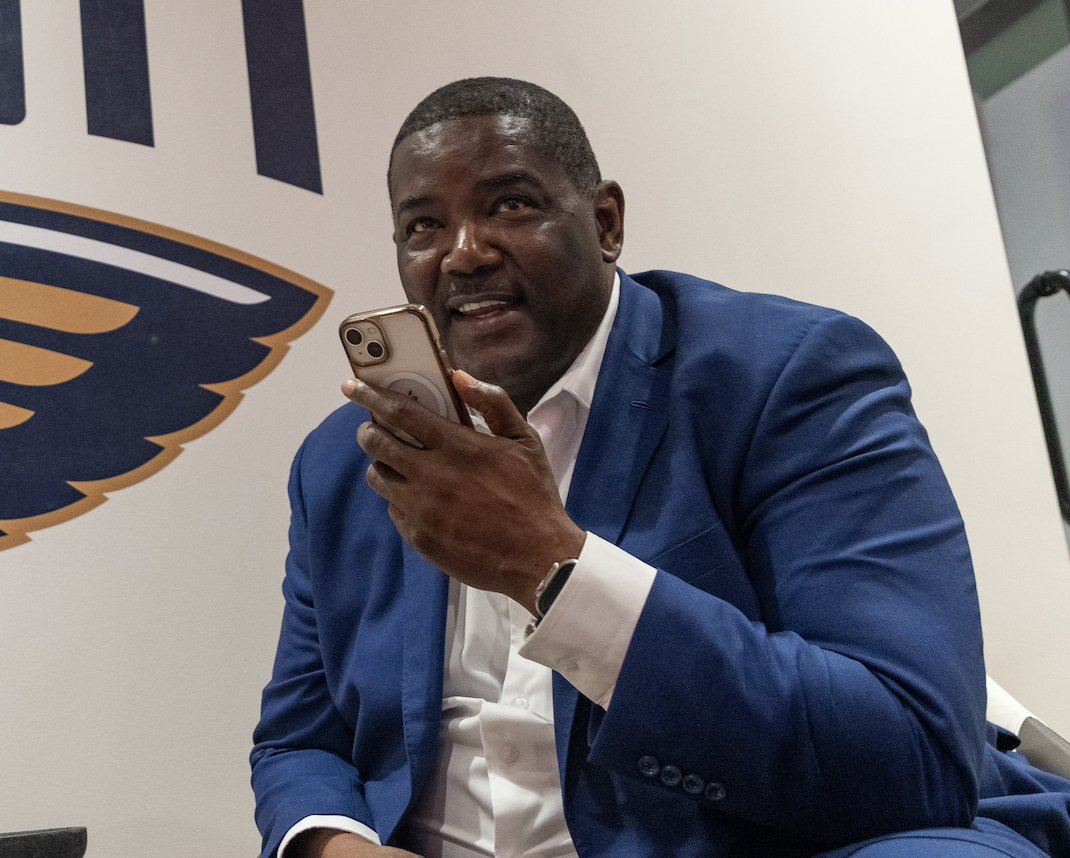 Joe makes the call to Jeremiah 📲 #PelicansDraft