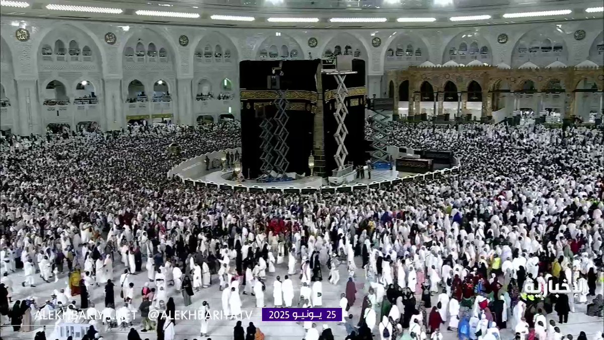 "بين طواف ودعاء" استمرار عملية تغيير #كسوة_الكعبة_المشرفة #الإخبارية