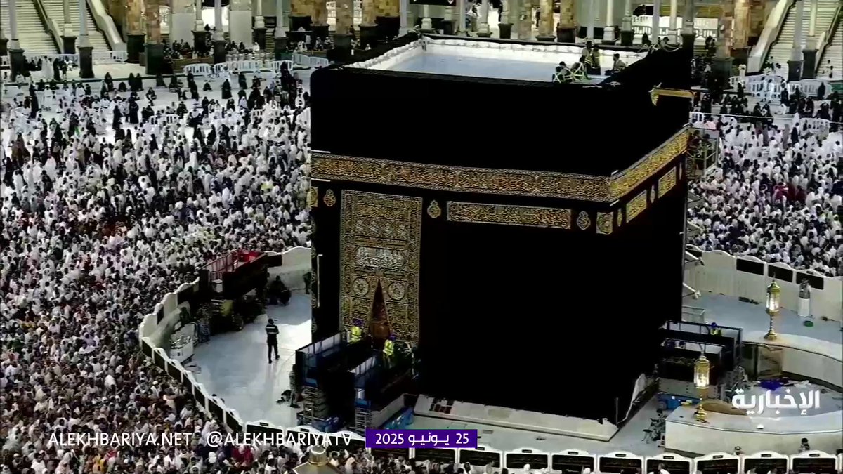 "رمز يتجدد كل عام" #كسوة_الكعبة_المشرفة تتجدد وسط خشوع المعتمرين #الإخبارية