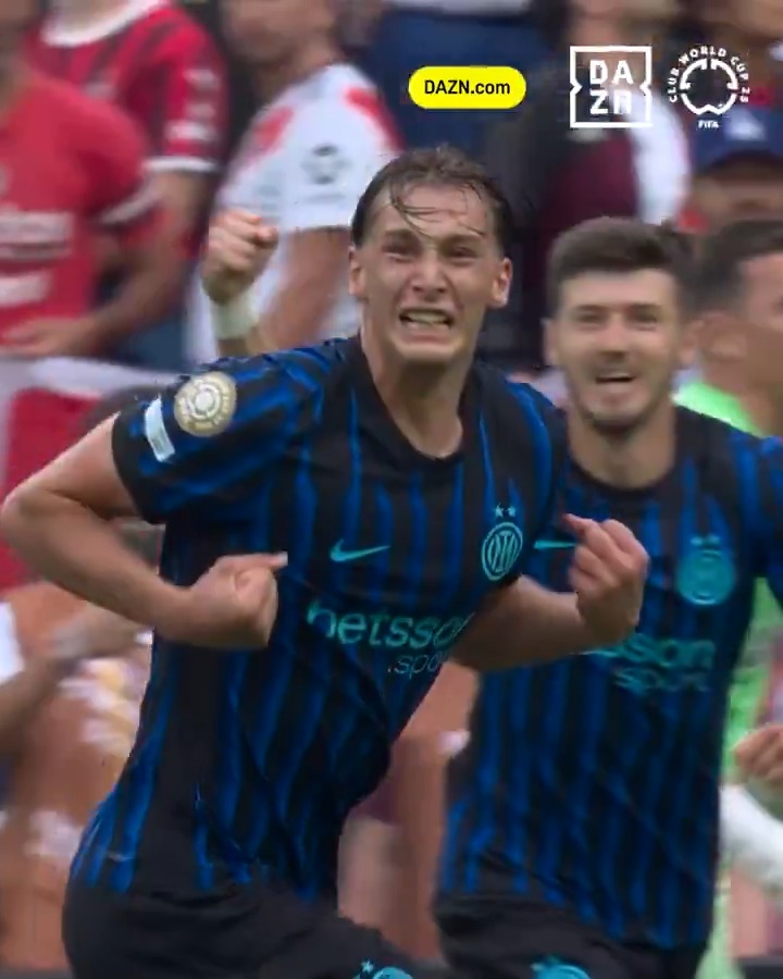 La prima di Francesco Pio Esposito 💪 Bastoni in modalità numero 10 ✨ #InterRiverPlate #FIFACWC #DAZN