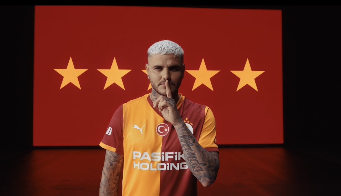 Beş yıldız coşkusunun ritmine kendini kaptır. Beş yıldızlı 2025/26 Galatasaray İç Saha ve Deplasman formaları, şimdi satışta. #YıldızlarınAltında PUMA Football
