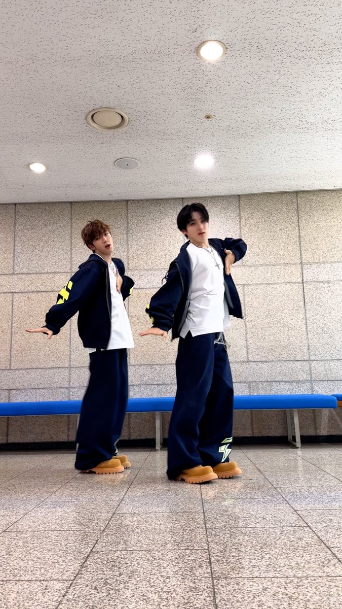 #계훈 #동현 의 번쩍 튀는 Spark⚡ #Kyehoon #Donghyeon #KickFlip #킥플립 #Kick_Out_Flip_Now #Electricity