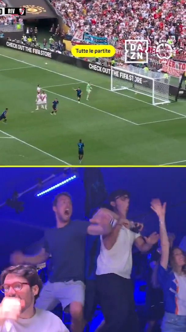 𝐌𝐢𝐥𝐚𝐧𝐨 𝒔𝒊 𝒈𝒐𝒅𝒆 Pio Esposito 🥳🤩🔥 L'esultanza dei tifosi all'esclusivo evento Watch Party di #InterRiverplate organizzato da #DAZN da “Mare Culturale Urbano" 📍 #Esposito #Inter #FIFACWC