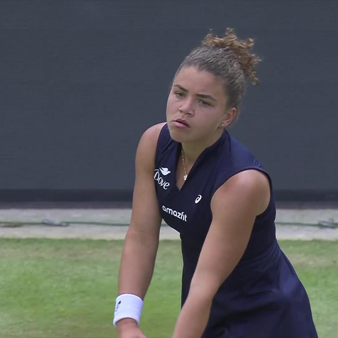 Signed, sealed, and semifinal bound ✍️🇮🇹 Paolini opens the day with a confident 7-5, 7-5 victory over Haddad Maia to book her spot in the #BadHomburgOpen semifinals!