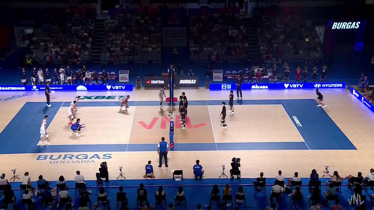 Trevor CLEVENOT, what a leader. 🧠🔥 Smart plays, calm under pressure and driving his team forward. 🇫🇷 FRANCE ANSWERS BACK! Les Bleus take the second set and level the match against Japan 💥 Game on in Burgas! 🏐 #Volleyball #BePartOfTheGame