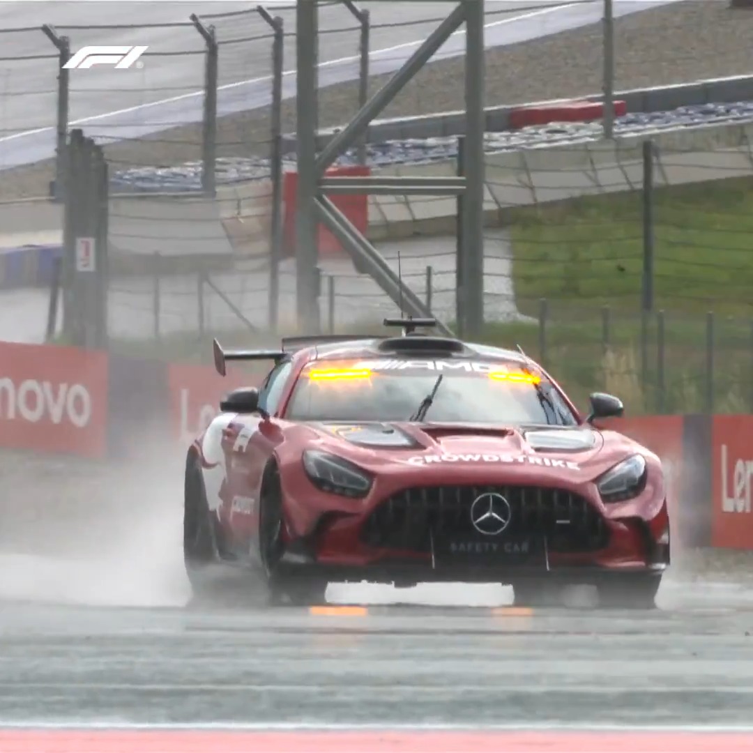 Turn 1 🌥️ Turn 3 🌧️🌧️🌧️ #F1 #AustrianGP Mercedes-AMG