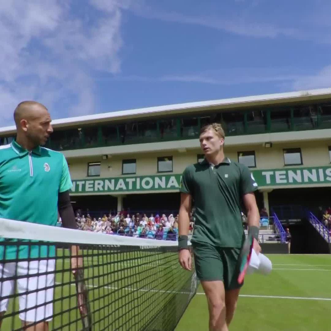 ☠️🥶 Frosty handshake Brooksby: “Well played, good match.” Evans: “Was it? It wasn’t from me.”