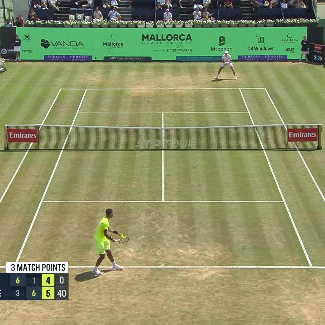 Comeback kid 💪 Félix AugerAliassime wins from a set down to make the final four! 👏 #MallorcaChampionships