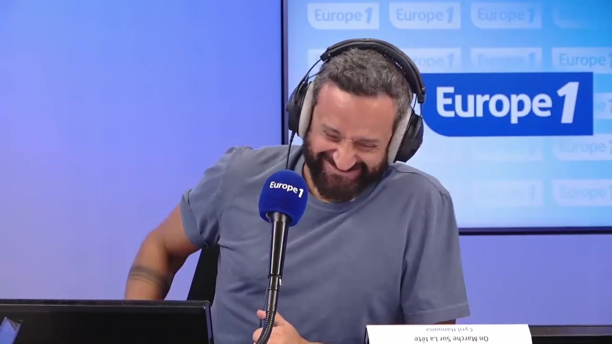 « Je suis venu pour la dernière » : Booder fait la surprise de venir en studio pour la dernière de #OMSLT avec Cyril Hanouna sur #Europe1.