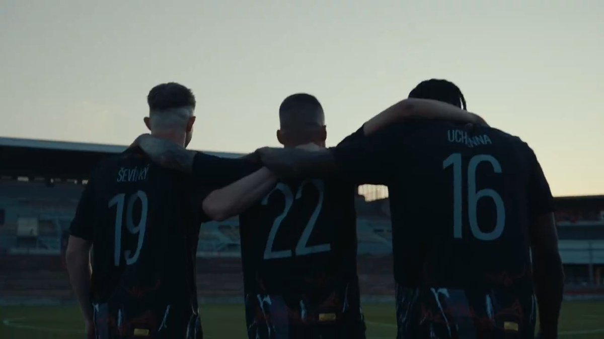 Sparta 𝐱 Footshop 𝐱 adidas. Fotbal 𝐱 streetwear. Představujeme 𝟑𝐫𝐝 𝐤𝐢𝐭, který vypráví příběh každého, kdo se nebojí zanechat stopu. Protože 𝐂𝐥𝐞𝐚𝐧 𝐊𝐢𝐭𝐬 𝐃𝐨𝐧’𝐭 𝐖𝐢𝐧 𝐌𝐚𝐭𝐜𝐡𝐞𝐬 🔥