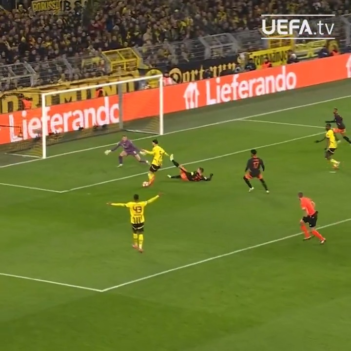 Bensebaini 🥶 #UCL
