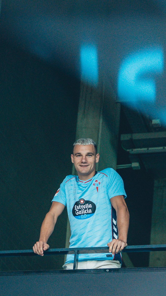 "𝐸𝑠𝑝𝑒𝑐𝑡𝑎𝑐𝑢𝑙𝑎𝑟" 🤯📺🎵 Ferran Jutglà Blanch estrea a nova sala inmersiva do Museo RC Celta escoitando a nosa Oliveira como nunca antes! Descubre máis no seu #InsideRCCelta