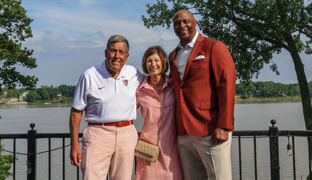 Coach Eddie George will be the inaugural Mike and Jan Wilcox Head Football Coach at BGSU, as the program receives a generous gift from the two Bowling Green State University Alumni Association —making BGSU the first MACtion school to endow a head football coach position. 📰 »