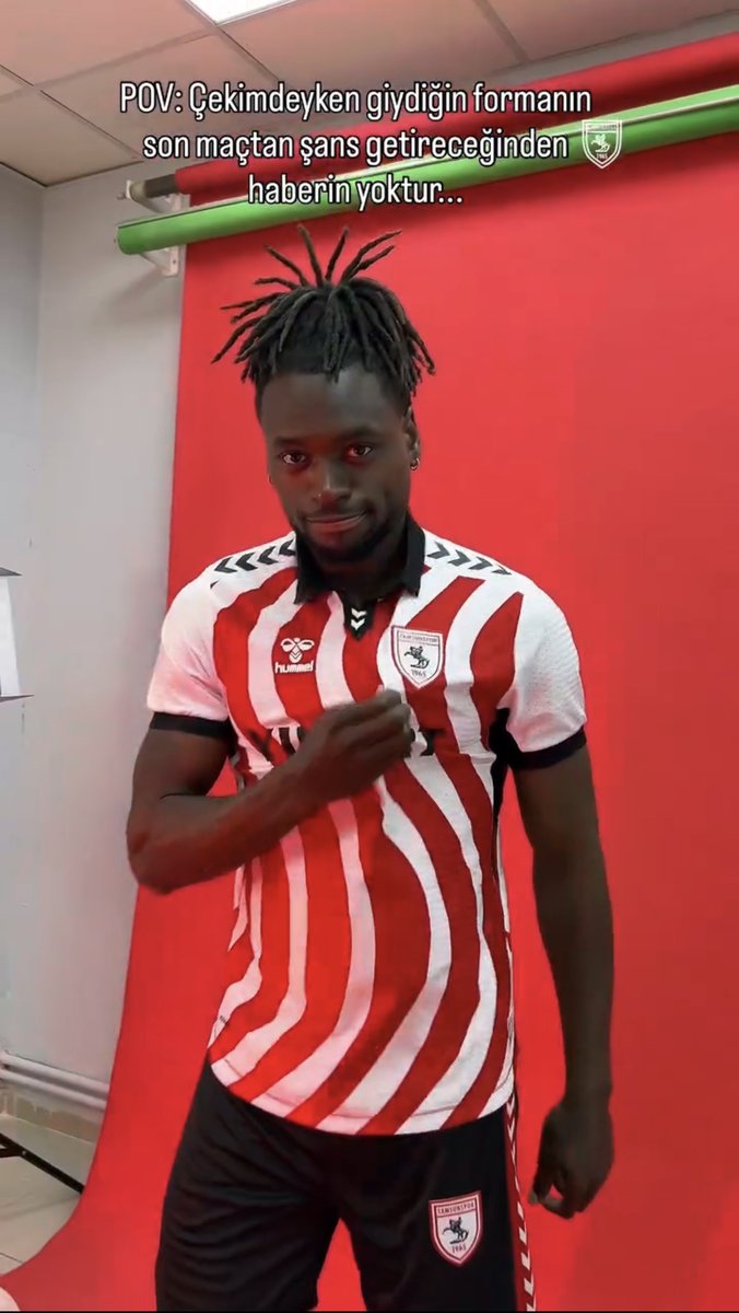 Bu forma, sadece yeni sezonun ilk forması değil… 🔴⚪ Son maçta 90+8'de gelen mucize geri dönüşün de hatırası. 🔥🍀⚽ #Samsunspor #AtatürklüArma #AvrupaYolunda #FromSamsuntoEurope #UEFA