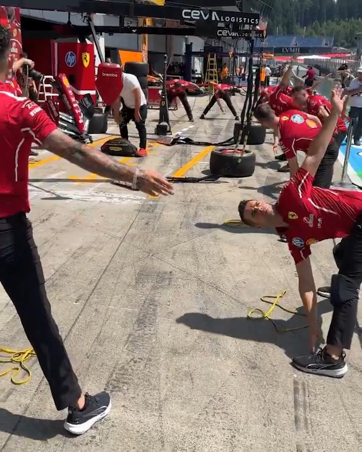 Pit crew in prep mode 🏋